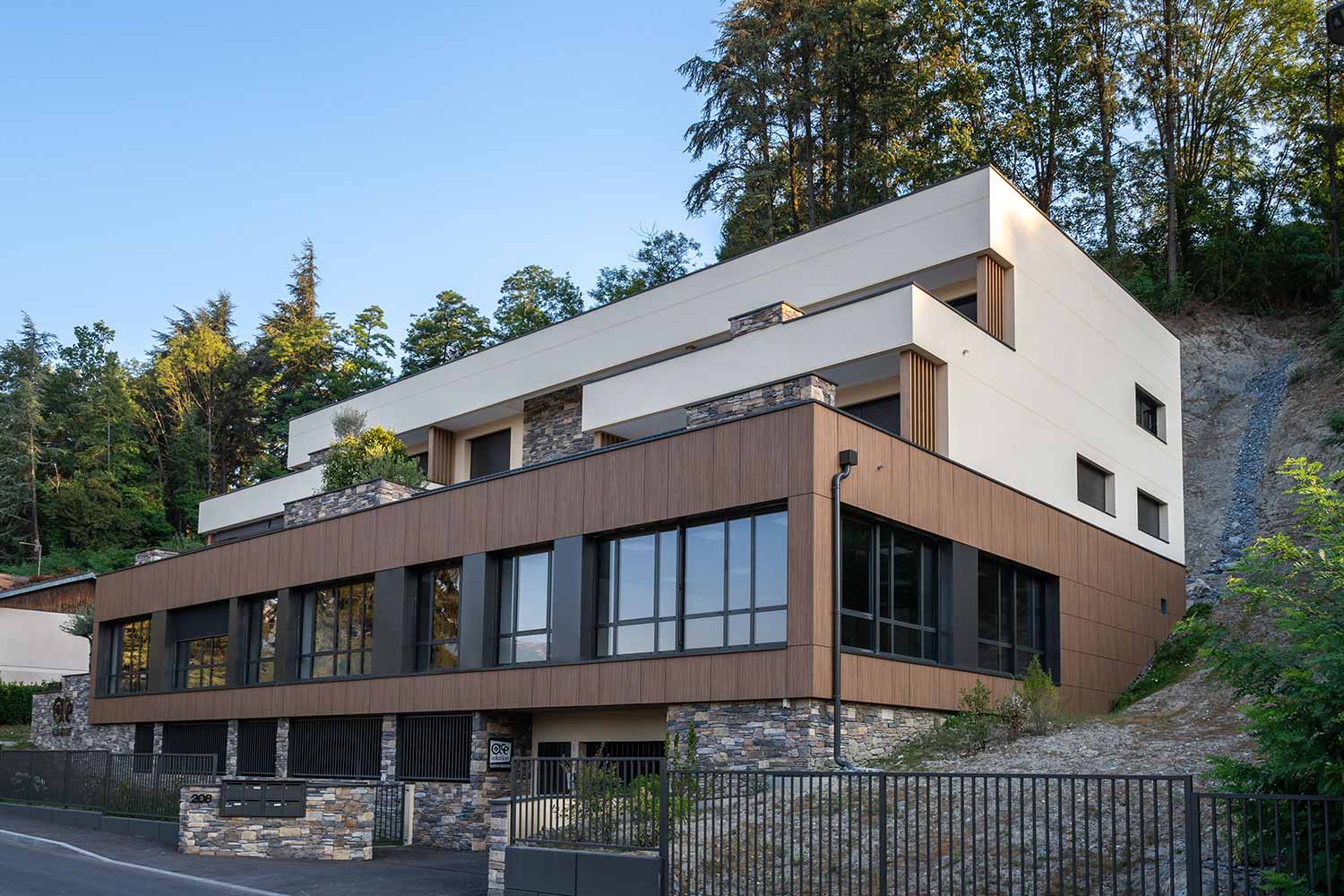 menuiseries aluminium siège social ace solution montmélian